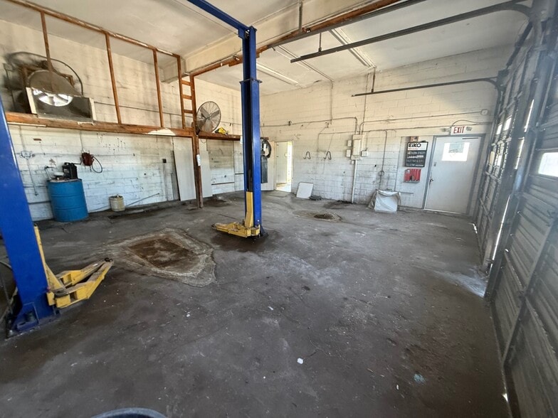 More Photos Of 3960 Silver Star Rd, Orlando Auto Dealership For Sale