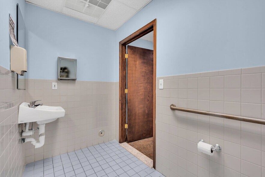 More Photos Of 1 Dag Hammarskjold Blvd, Howell Medical For Lease