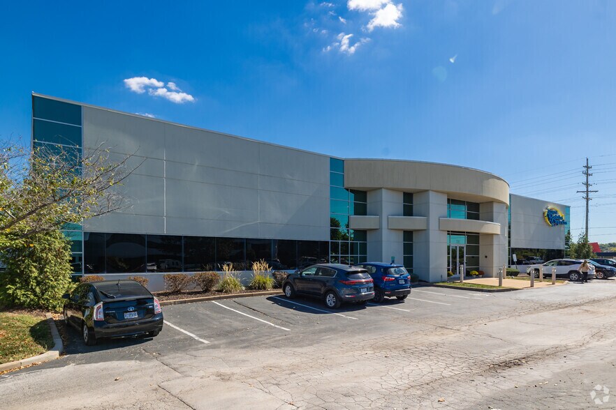More Photos Of 17989-17999 Chesterfield Airport Rd, Chesterfield Warehouse For Lease