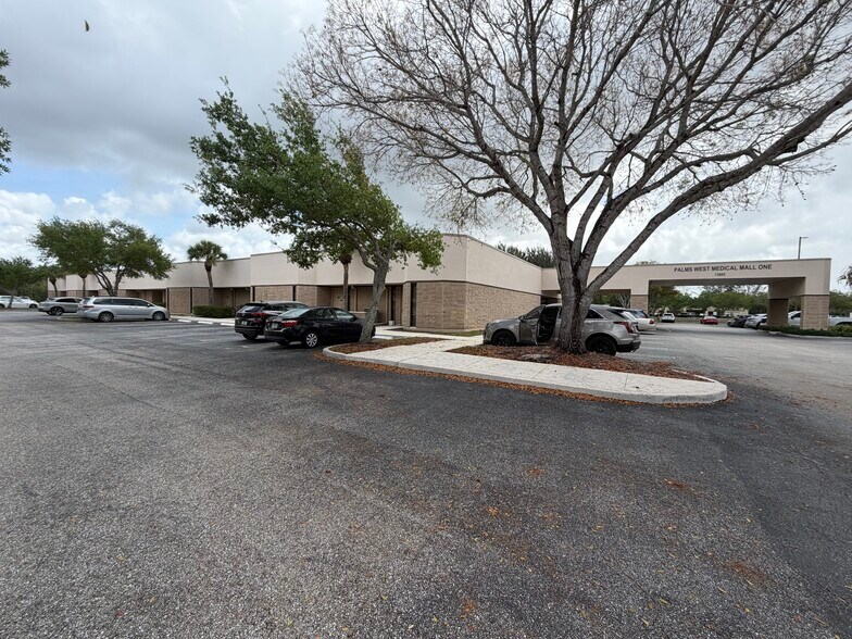 More Photos Of 13005 Southern Blvd, Loxahatchee Medical For Sale
