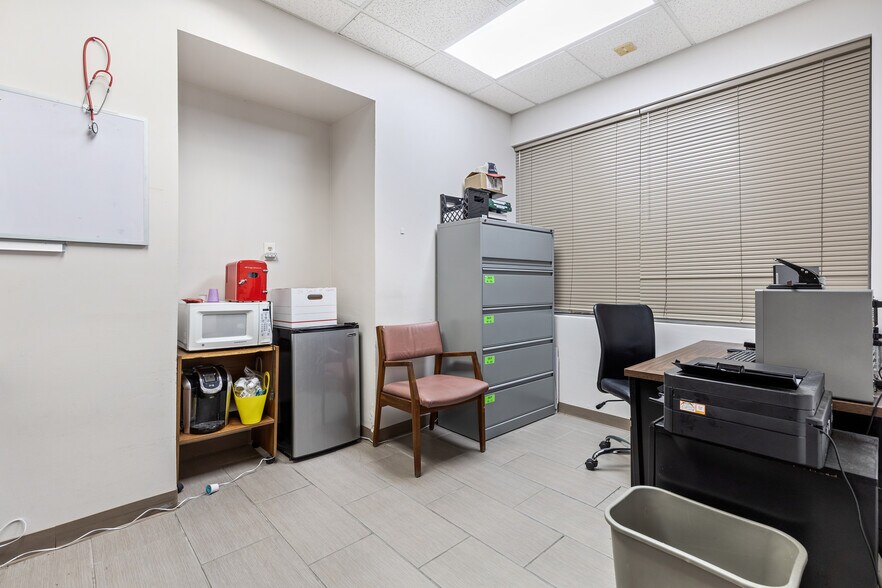 More Photos Of 8363 Meadow Rd, Dallas Office For Sale