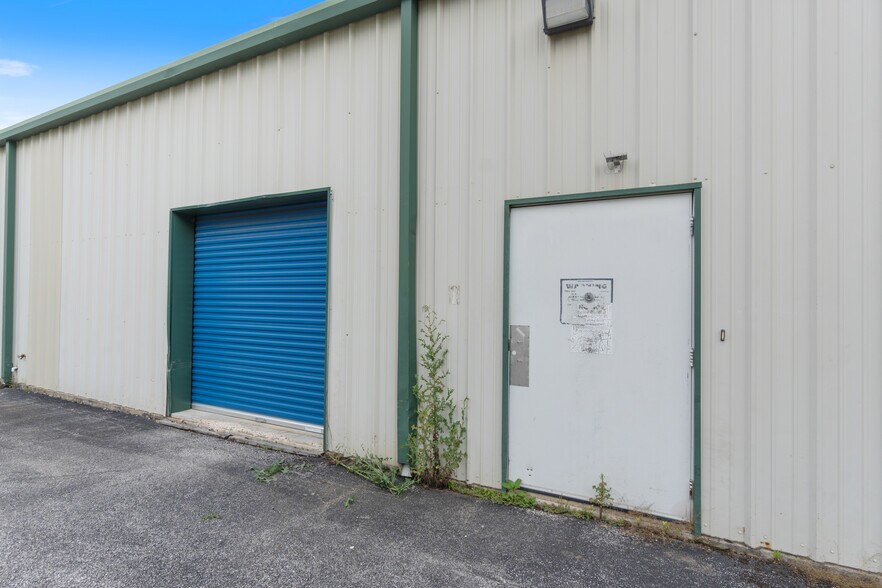 More Photos Of 722 S Highway 59, Decatur Freestanding For Lease