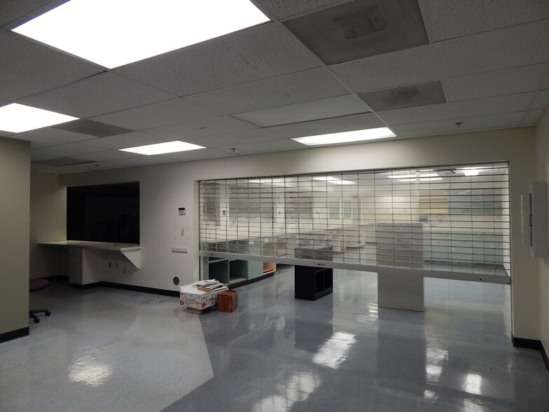 More Photos Of 2475 NW Stewart Pky, Roseburg General Retail For Lease