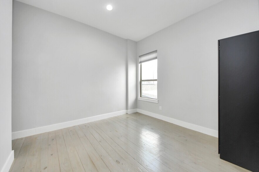 More Photos Of 1708 Winter St, Houston Apartments For Sale
