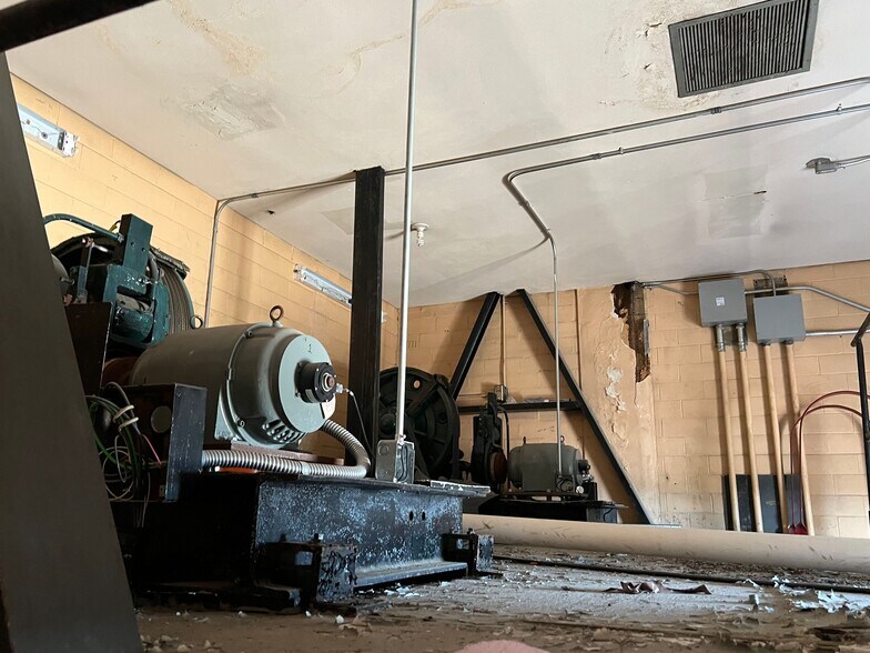 More Photos Of 100 N Main St, Corsicana Office Residential For Sale