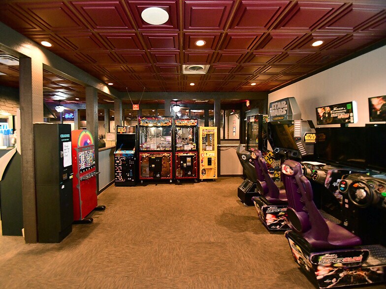 More Photos Of 7880-7890 L St, Omaha Auto Dealership For Sale