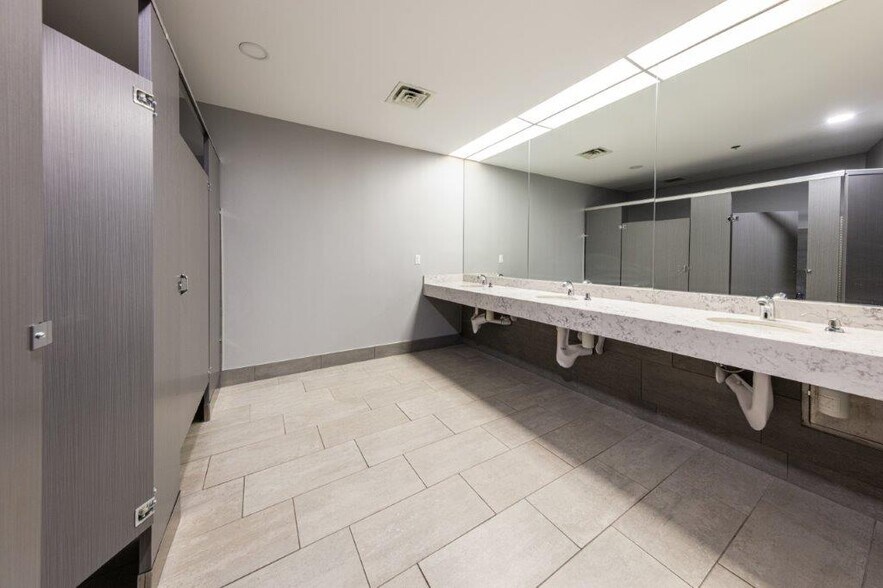 More Photos Of 9015 Mountain Ridge Dr, Austin Medical For Lease