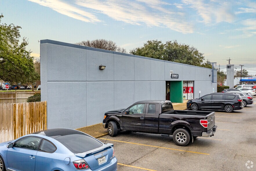 More Photos Of 9929 Broadway, San Antonio Unknown For Lease