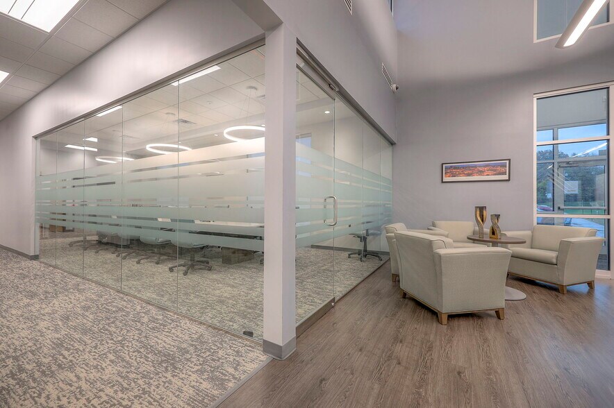 More Photos Of 5821 NW 72nd St, Kansas City Office For Lease