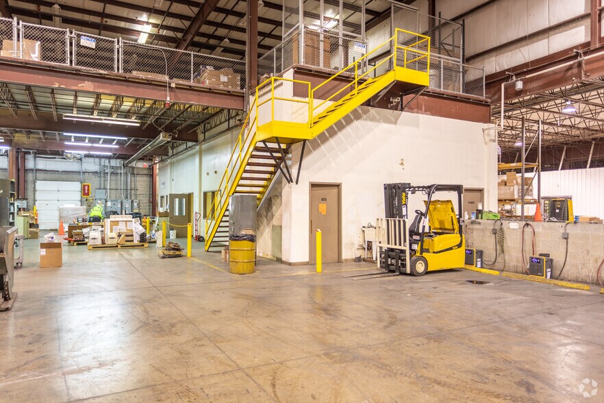 More Photos Of 41 Cairns Rd, Mansfield Warehouse For Sale