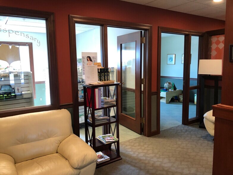 More Photos Of 1650 E Main St, St Charles Medical For Lease