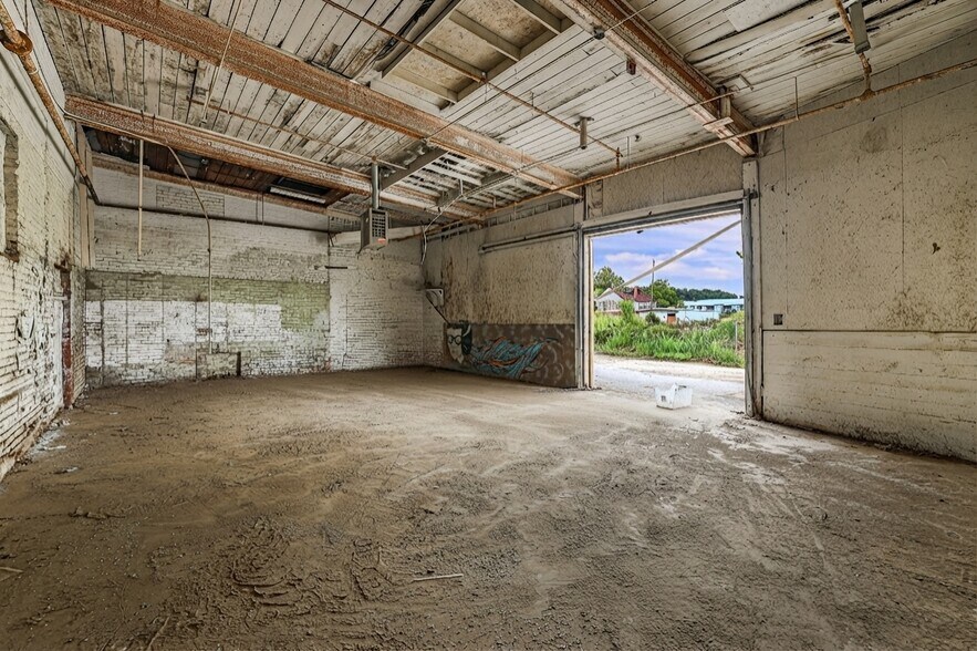 More Photos Of 9 Reed St, Asheville Showroom For Sale
