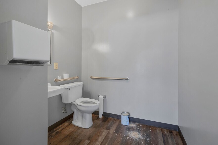 More Photos Of 131 Donelson Pike, Nashville Loft Creative Space For Sale