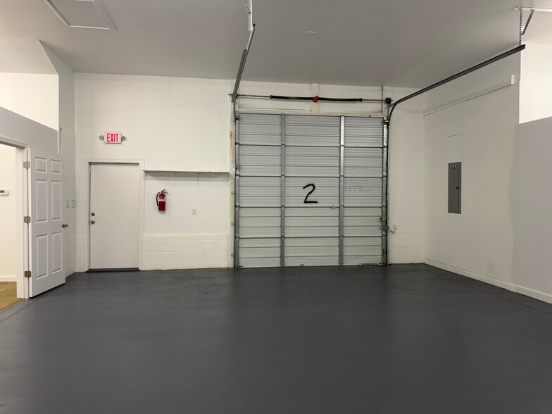More Photos Of 2066 Juniper Lake Rd, West End Flex For Lease