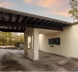 More Photos Of 4640 Woodlands Pky, The Woodlands Bank For Lease