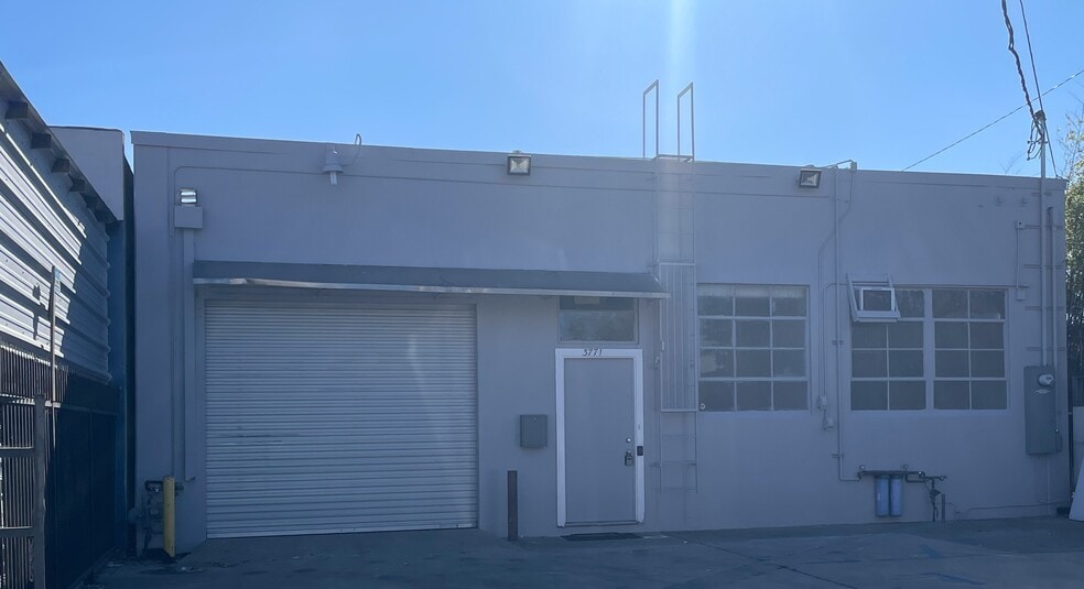 Primary Photo Of 3771 Las Flores Ct, Los Angeles Flex For Lease
