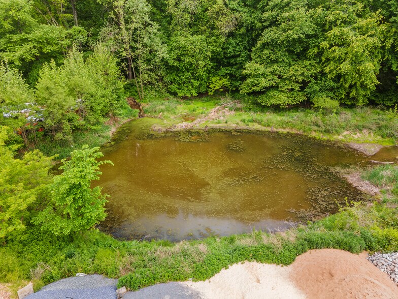 More Photos Of 11501 Popes Head Rd, Fairfax Garden Center For Sale