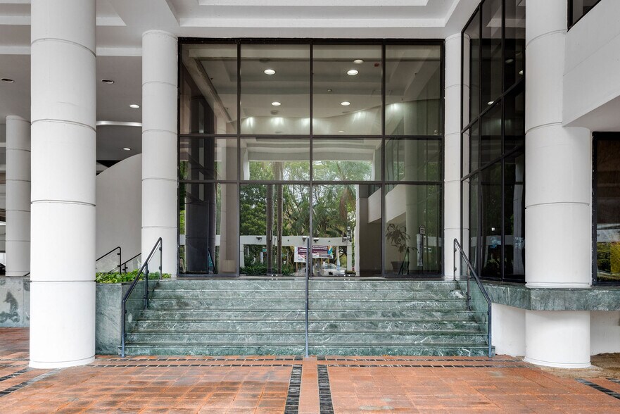 More Photos Of FD Roosevelt Est. 306, San Juan Office For Sale