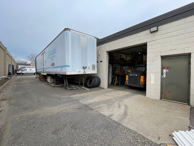 More Photos Of 5333-5337 Lakeland Ave, Minneapolis Freestanding For Sale