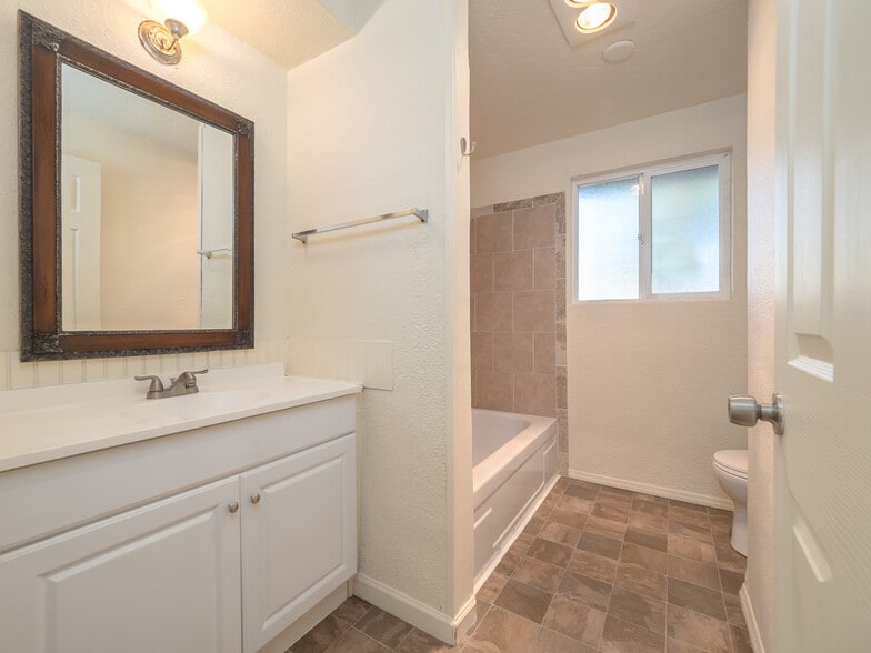 More Photos Of 1581 James St, Woodburn Multifamily For Sale