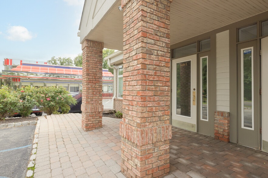 More Photos Of 516 NY-303, Orangeburg Medical For Lease
