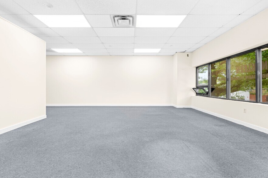 More Photos Of 57 Lake St, White Plains Auto Dealership For Lease