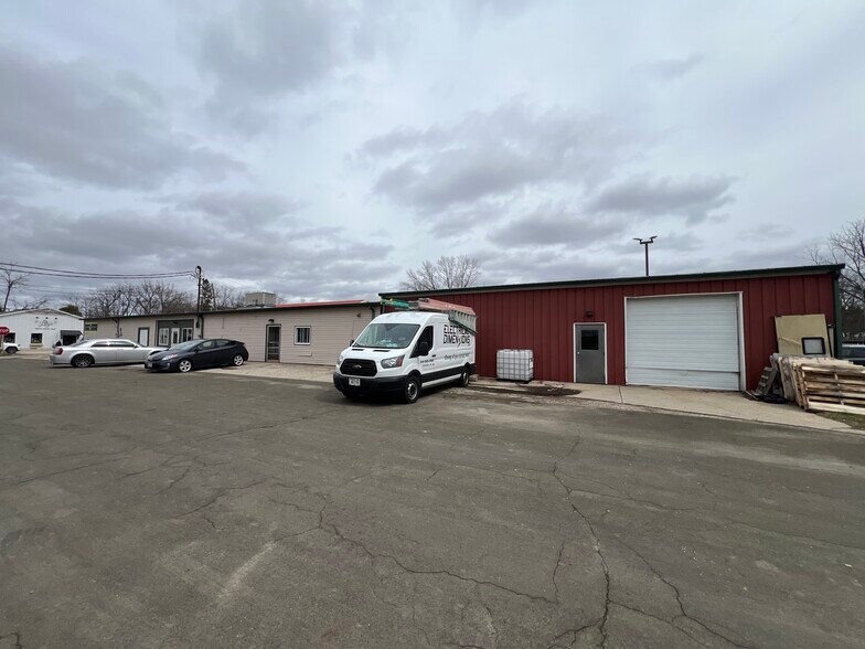 More Photos Of 6895 Paoli Rd, Belleville Restaurant For Lease