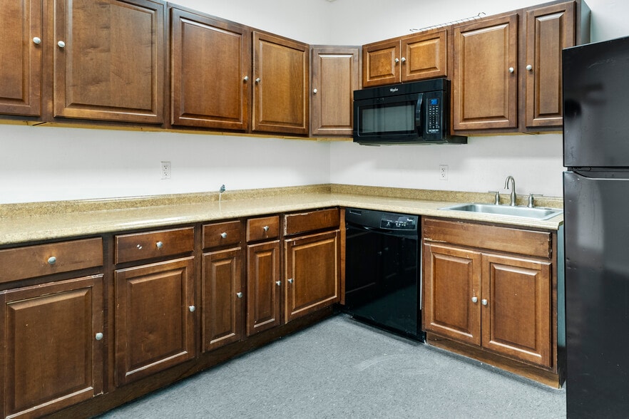 More Photos Of 331 NW 26th St, Miami Unknown For Lease