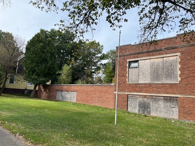 More Photos Of 574 S McAlister Ave, Waukegan Schools For Sale