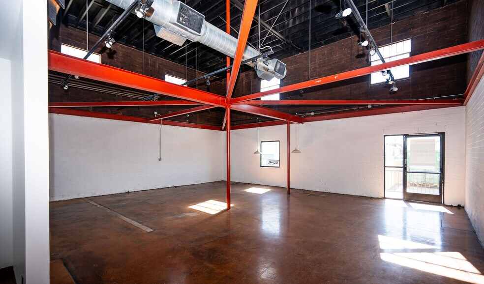 More Photos Of 1221-1231 Garnet Ave, San Diego Storefront For Lease