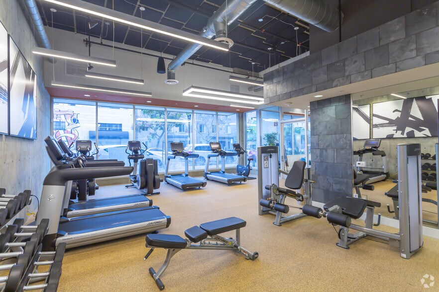 More Photos Of 1110 F St, San Diego Apartments For Lease