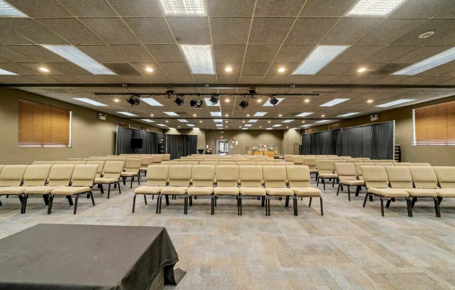 More Photos Of 89 Court St, Plymouth Freestanding For Lease