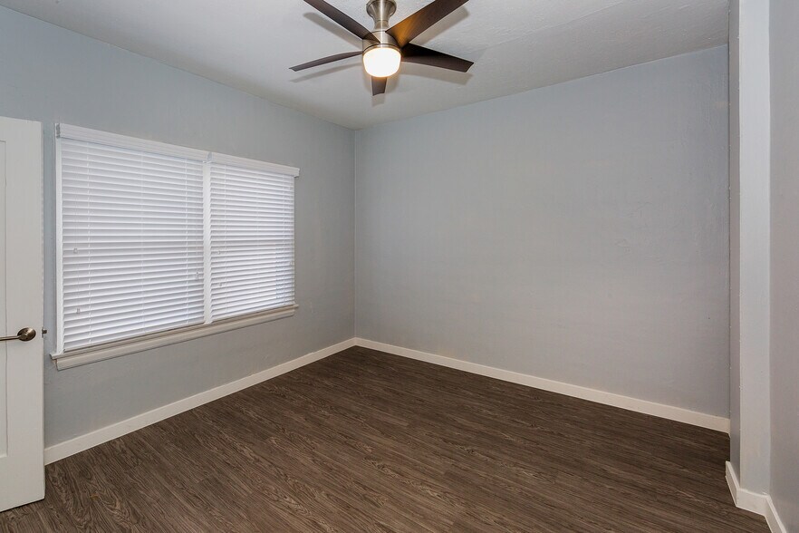 More Photos Of 1735 E 10th St, Long Beach Apartments For Sale