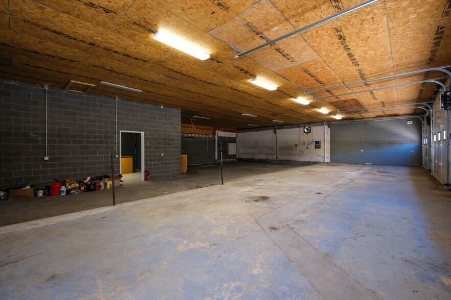 More Photos Of 1090 Virginia Ave, Harrisonburg Flex For Sale