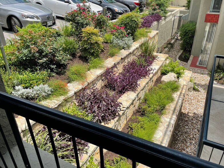 More Photos Of 2111 Dickson Dr, Austin Unknown For Lease