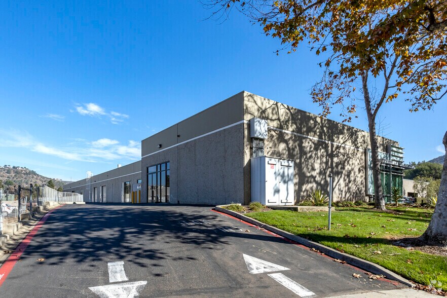 More Photos Of 11055 Flintkote Ave, San Diego Research And Development For Lease