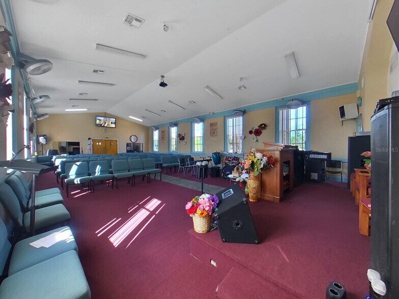 More Photos Of 953 E 11th Ave, Tampa Religious Facility For Lease