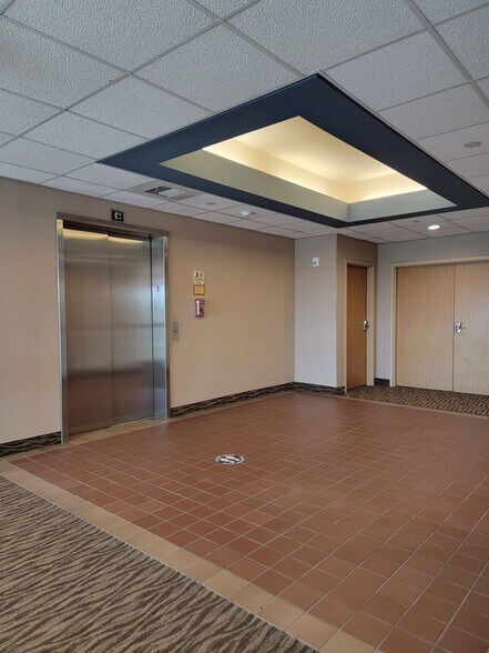 More Photos Of 21495 Ridgetop Cir, Sterling Medical For Lease