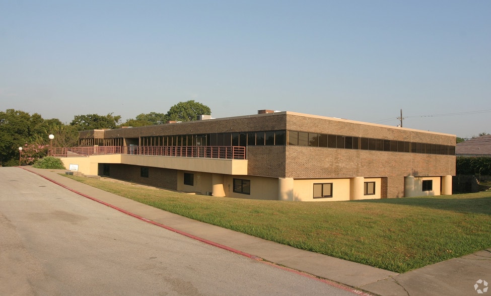 More Photos Of 1720 S Edmonds Ln, Lewisville Office For Lease