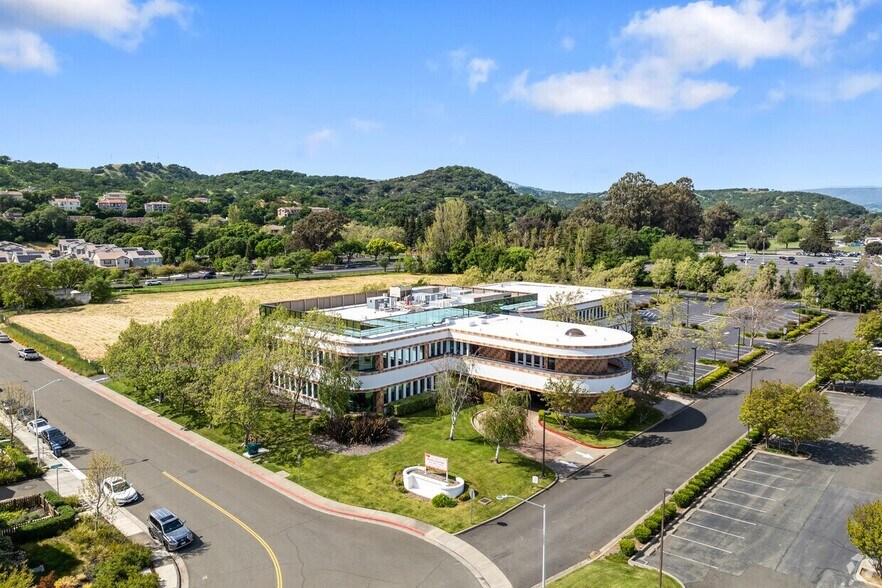 More Photos Of 220 Campus Ln, Fairfield Medical For Lease