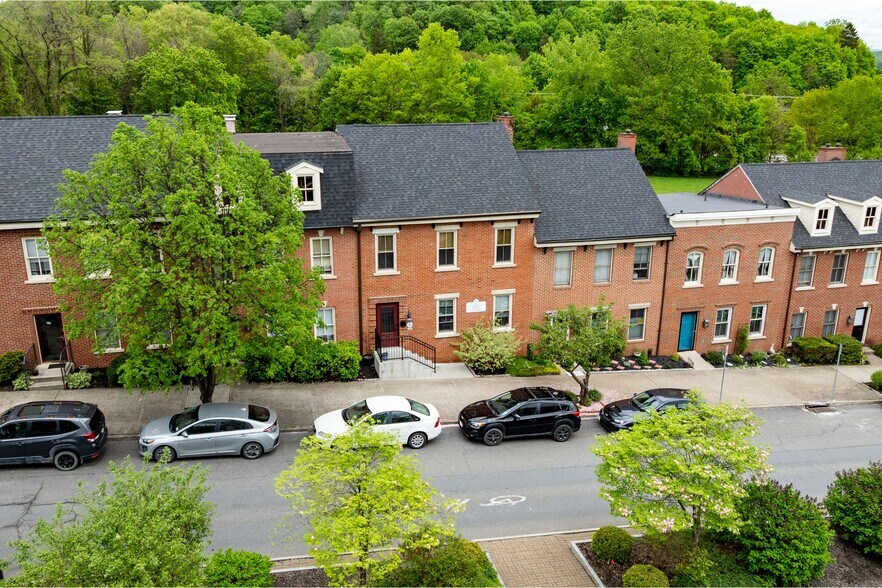 More Photos Of 74 Broadway, Kingston Office For Sale