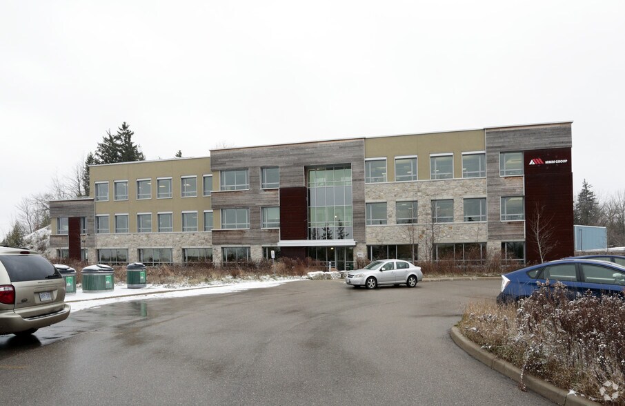More Photos Of 582 Lancaster St W, Kitchener Office For Sale