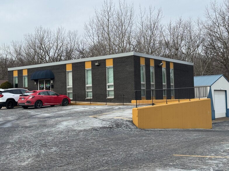 Primary Photo Of 4 Bonnie Ln, Yorkville Office For Sale
