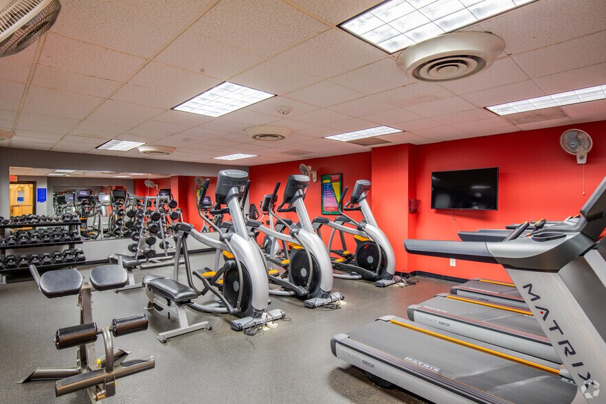 More Photos Of 5480 Wisconsin Ave, Chevy Chase Apartments For Lease