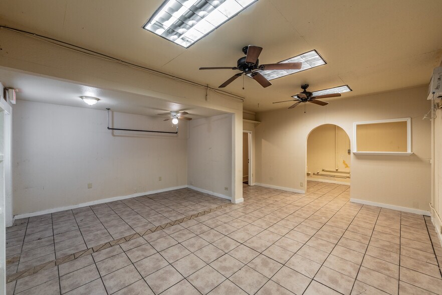 More Photos Of 1006 West Ave, San Antonio Freestanding For Sale