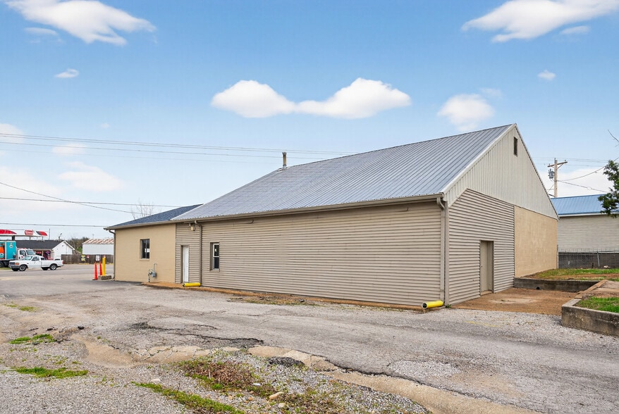 More Photos Of 317 S Kingshighway St, Perryville Industrial For Sale