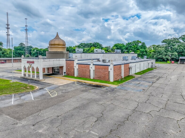 More Photos Of 555 Eastern Blvd, Montgomery Lodge Meeting Hall For Sale