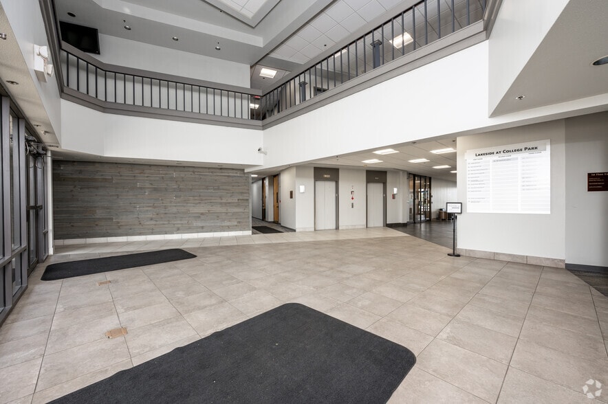 More Photos Of 8777 Purdue Rd, Indianapolis Office For Lease