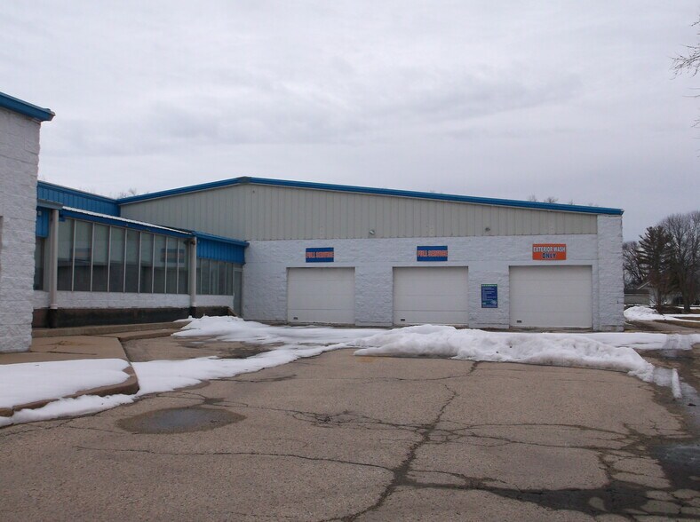 More Photos Of 911 Witzel Ave, Oshkosh Specialty For Sale