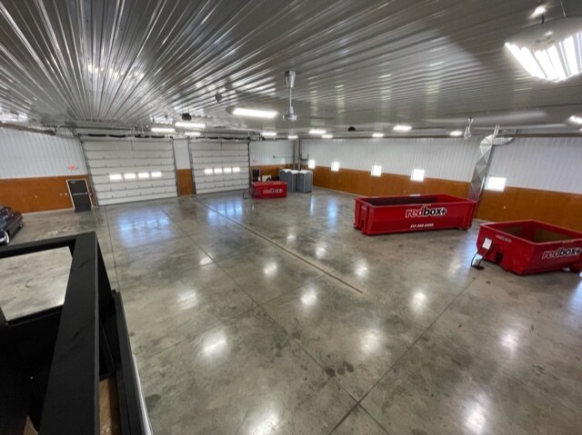 More Photos Of 170 W Circle Dr, Saint Charles Manufacturing For Lease